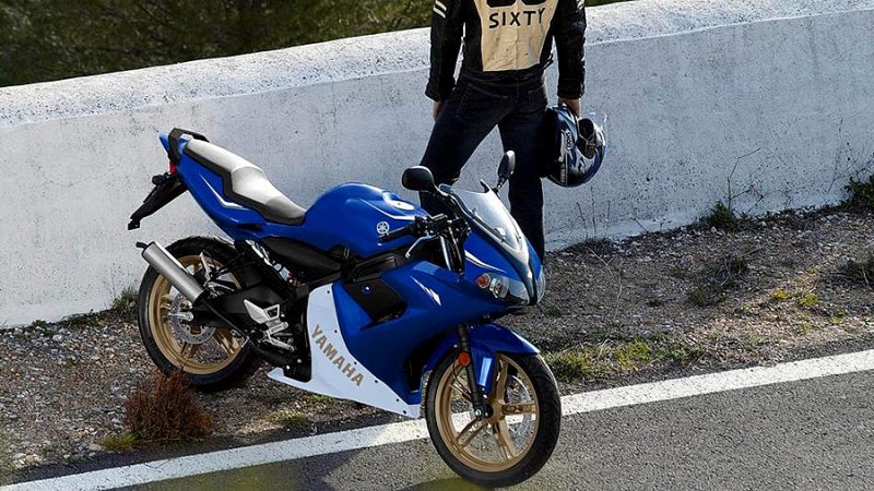 Ciclomotor Yamaha de Marchas. Que puedes conducir con el permiso AM desde los 15 años.